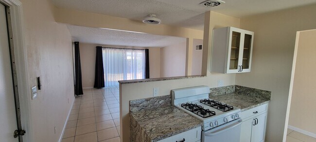 Foto del edificio - 3Bed/2Bath House w/1-Car Garage, Great Yar...
