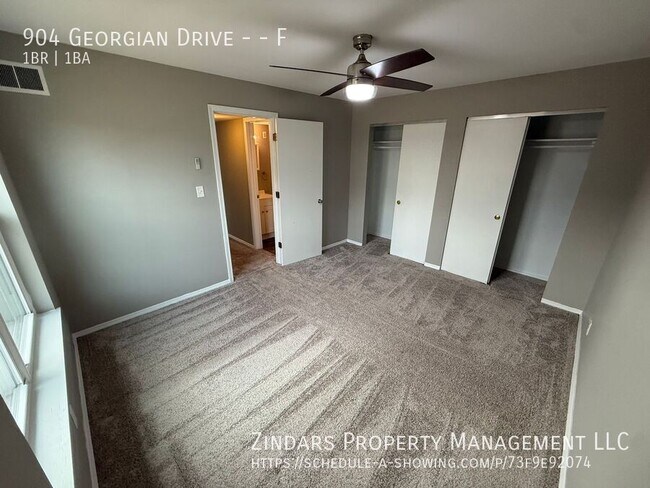 Foto del edificio - 904 Georgian Dr