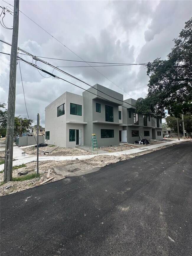 Foto del edificio - 6480 NE 1st Ave