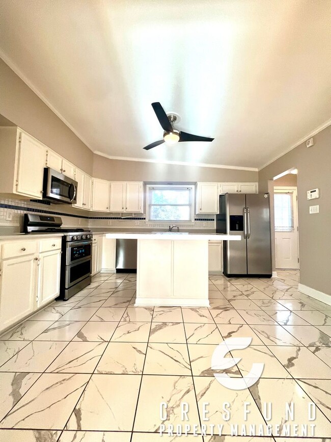 Building Photo - ? Modern 3 Bedroom / 2 Bath Home – A Cook’s Dream Kitchen & Perfect Outdoor Oasis! ?