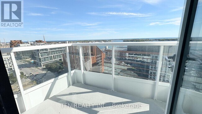 Building Photo - 15 Richardson St