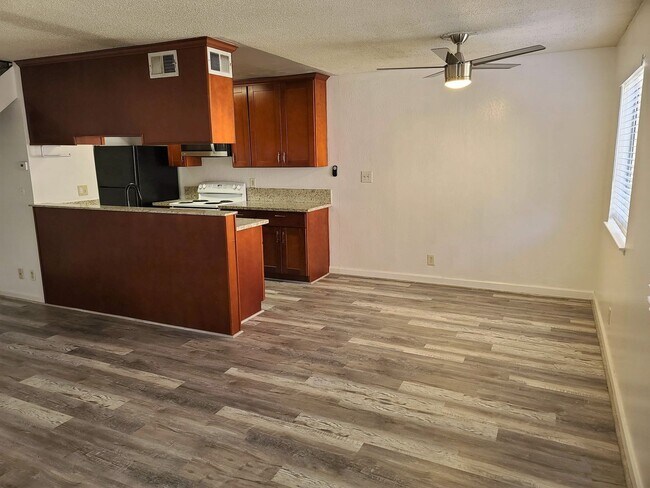 Foto del edificio - UPDATED RENTAL IN SACRAMENTO!