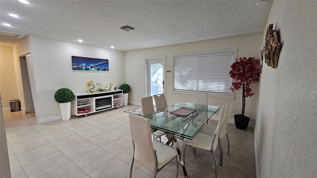 Foto del edificio - 436 NE 25th Ave