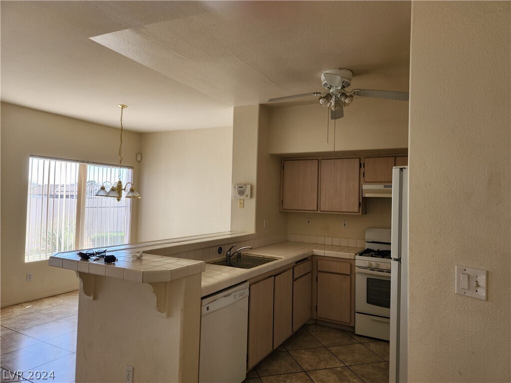 Primary Photo - 6201 E Lake Mead Blvd