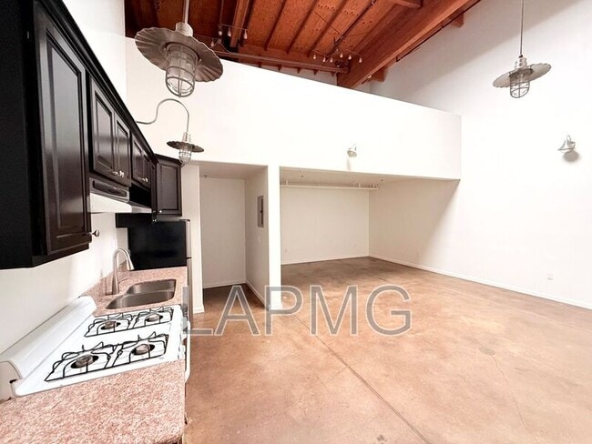 Foto del edificio - 1734 N Main St