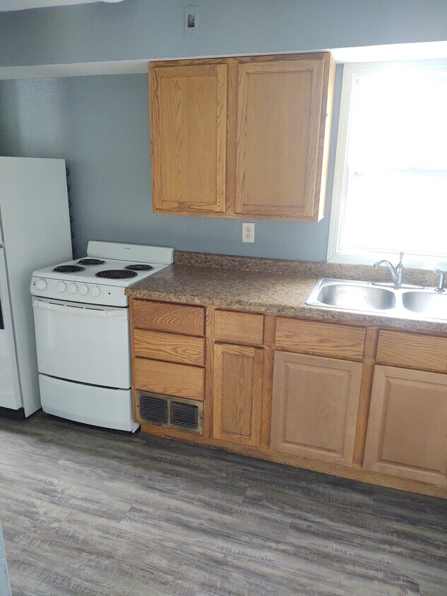 Primary Photo - 2132 E 27th St