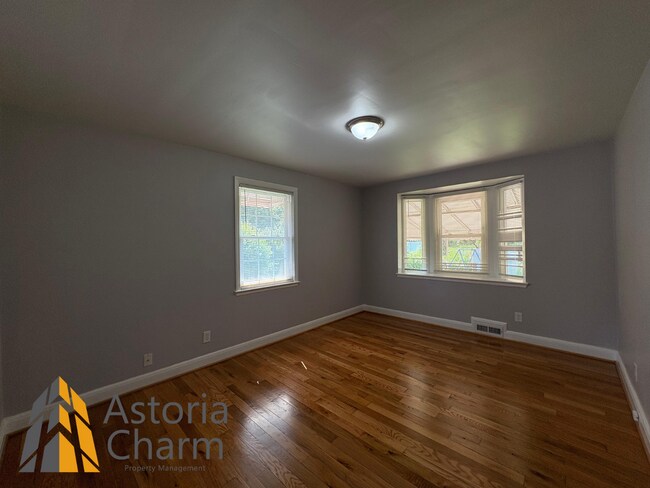 Building Photo - Warm & Welcoming 3 Bed, 2 Bath Home with C...