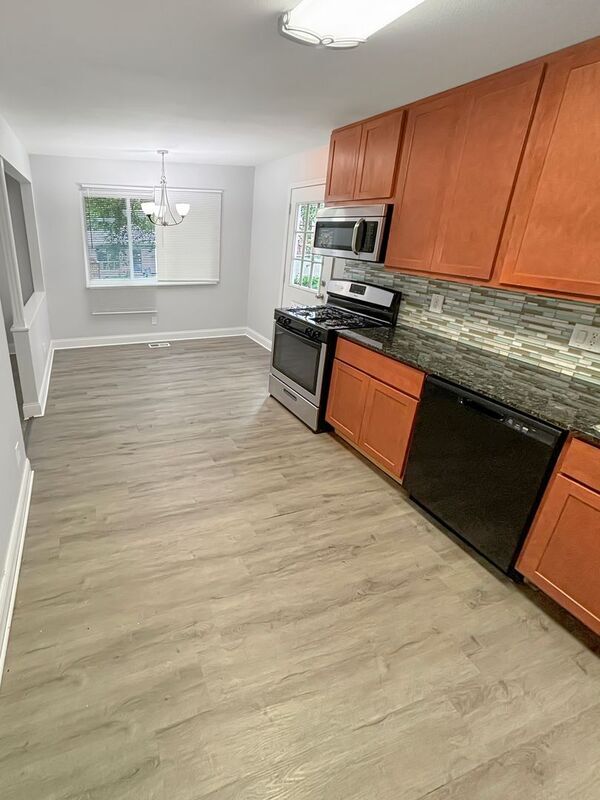 Foto del edificio - 240 Birchlawn Dr