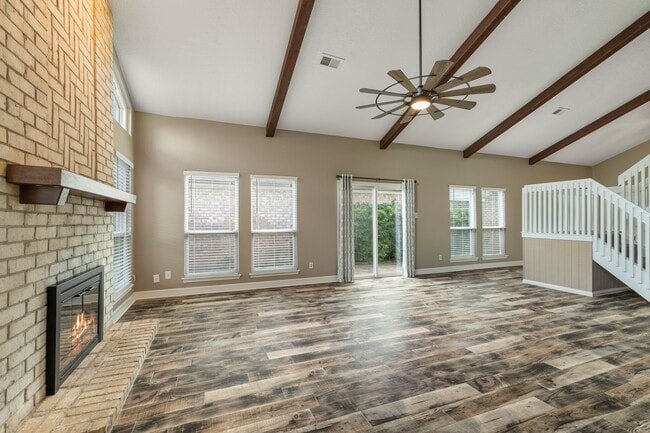 Building Photo - 2919 Lakeview Dr