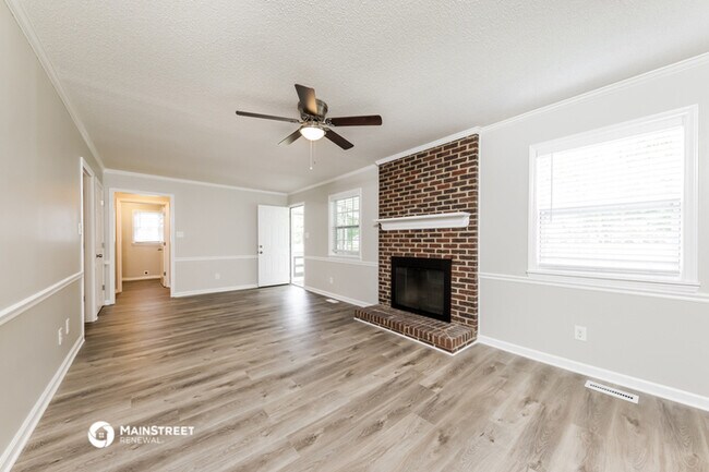 Building Photo - 1919 Woodhue Dr