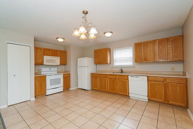 Foto del edificio - 8425 Adams Mills Pl