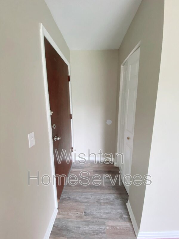 Foto del edificio - 204 Charleston Blvd