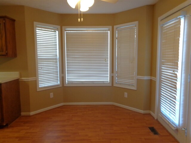 Building Photo - 305 Sycamore Dr