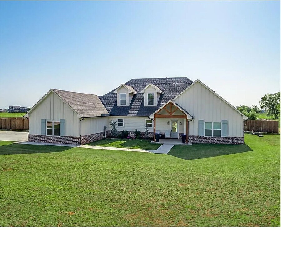 Foto principal - 22830 N Rockwell Ave