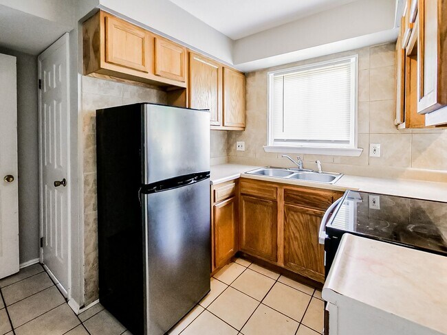 Foto del edificio - AVAILABLE ON 6/15/24! WELCOME HOME TO THIS...