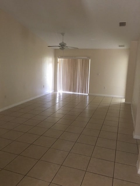 Foto del edificio - 858 Grantham Dr