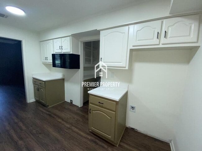 Building Photo - 5818 Port Haven Dr