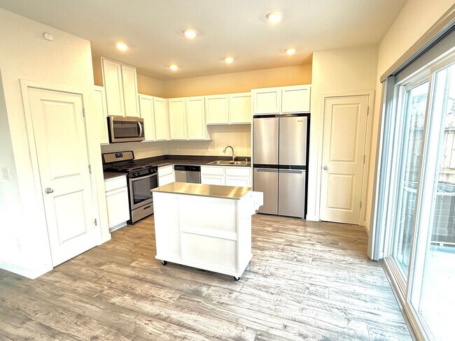 Building Photo - Beautiful Newer 3 Bedroom Townhome in the North Valleys!