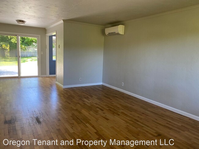 Building Photo - 3 br, 1 bath House - 110 E 40th ave