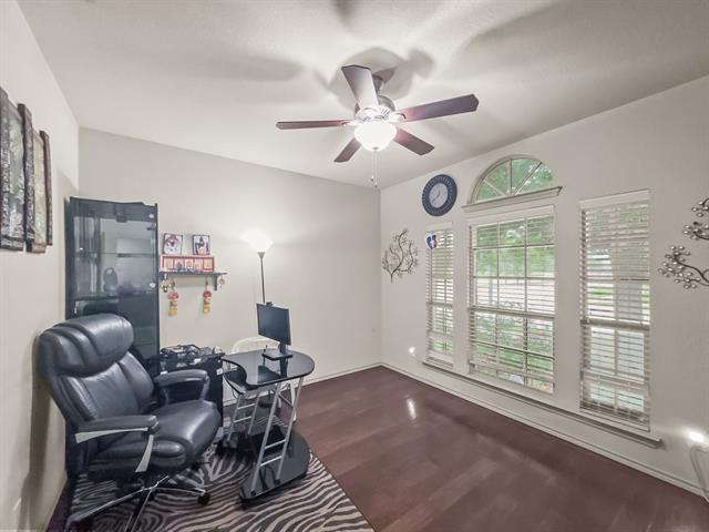 Foto del edificio - 4500 Fern Valley Dr