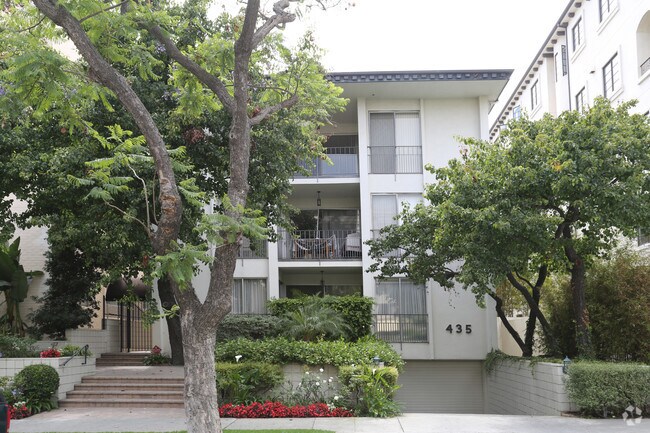 Building Photo - 435 N Palm Dr