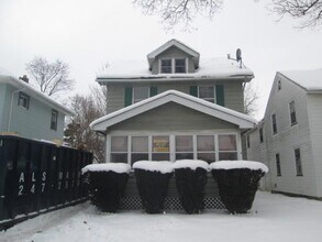 Building Photo - 193 Sunset St