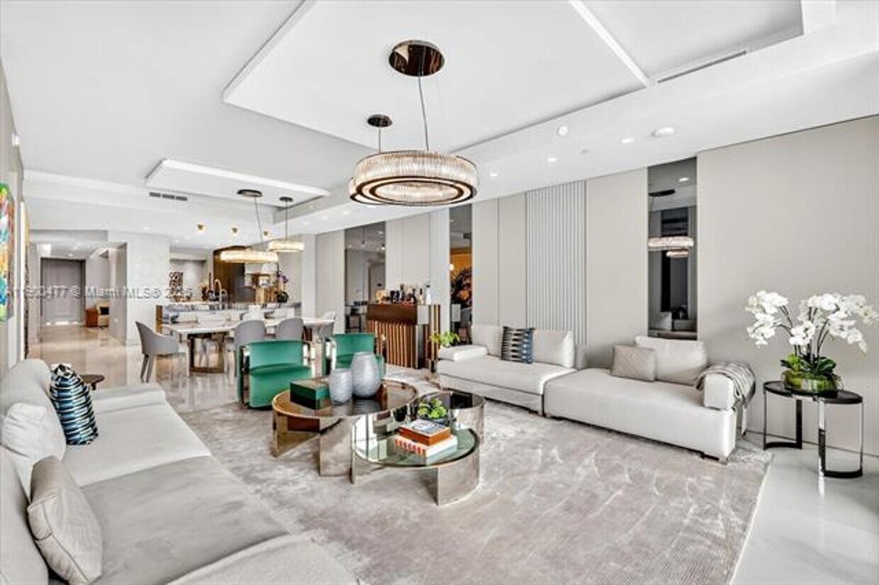 Primary Photo - 17901 Collins Ave