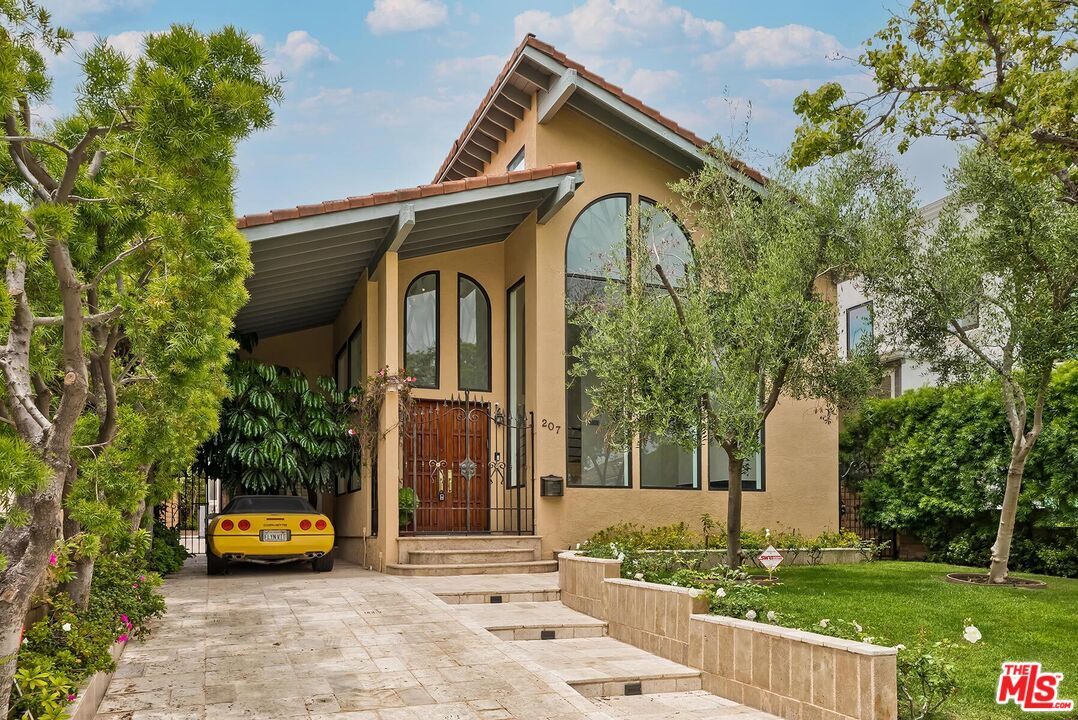 Primary Photo - 207 N Maple Dr