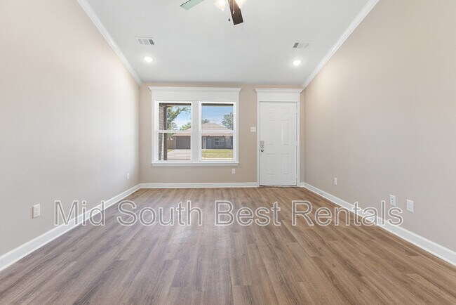 Building Photo - 608 Hill Rd