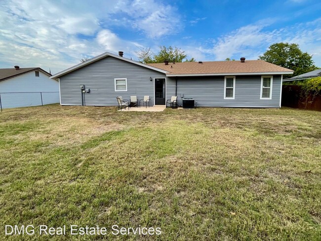 3 br, 1.5 bath House - 2308 Twisted Oak photo'