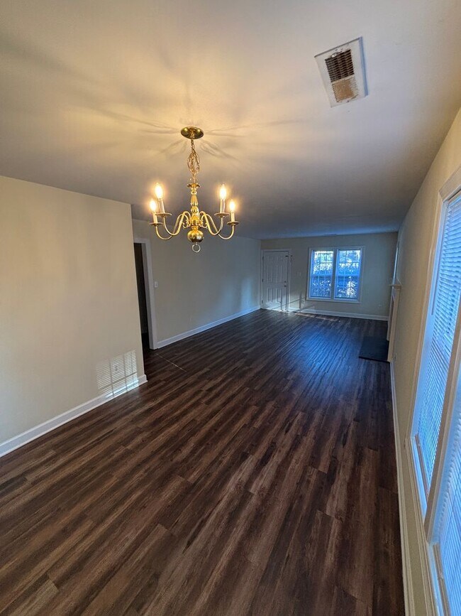 Foto del edificio - 5221 Westpine Ct