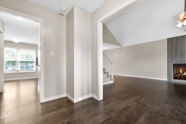 Building Photo - Pet Friendly Three Bedroom!