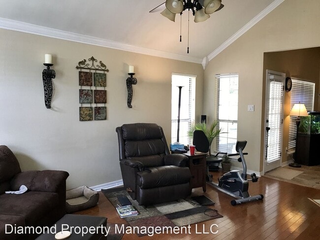 Building Photo - 3 br, 2 bath House - 3308 Kingsford Place