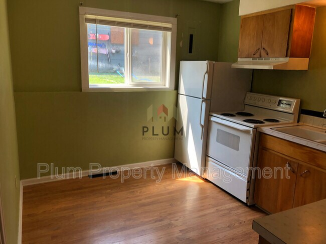 Building Photo - 1755 S 8th St W