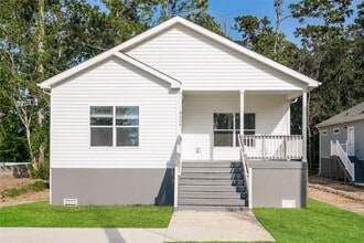 Building Photo - 9330 Crestview Dr