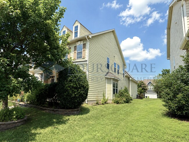 Foto del edificio - Beautiful 4-Bedroom Home Screened Porch & Bonus Room – Minutes from RTP, Shopping & Dining , Comm...