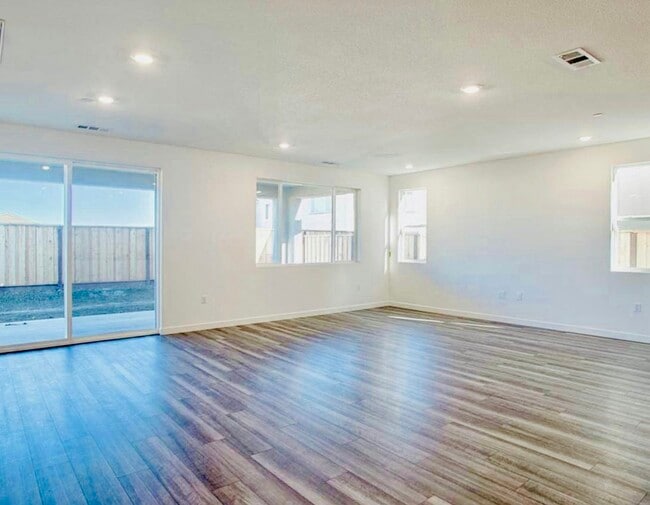 Building Photo - 5401 Spg Mountain Ln