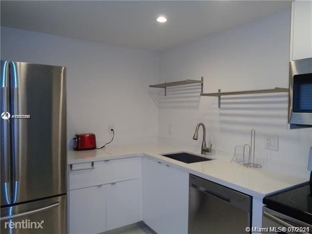 Building Photo - 3401 N Country Club Dr