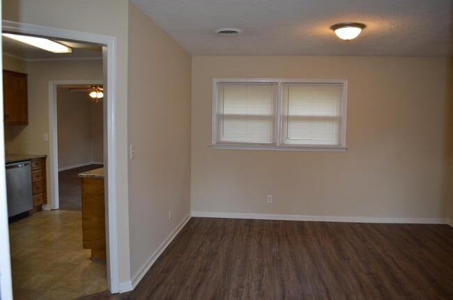 Building Photo - 221 Merrymont Dr