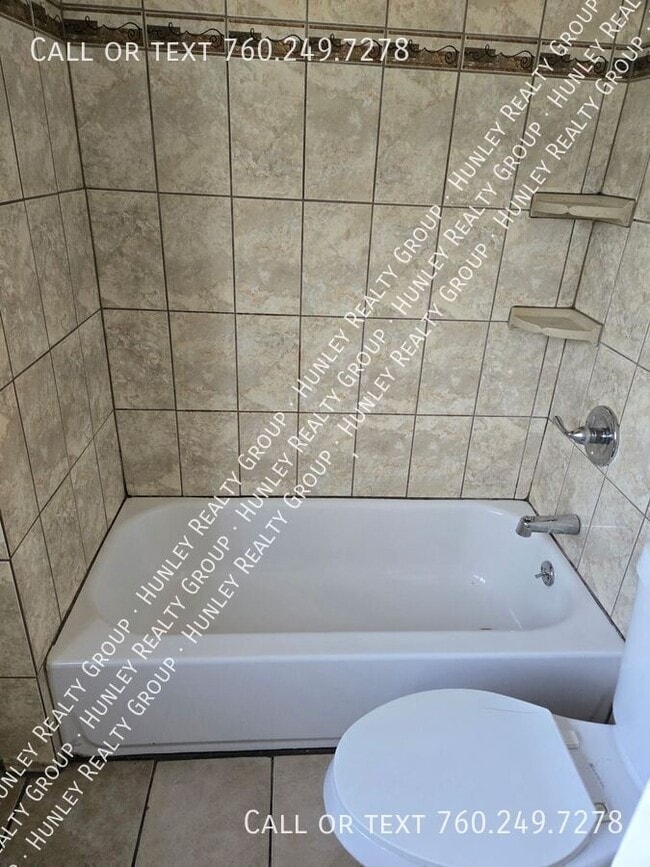 Foto del edificio - 2856 E Florence Ave