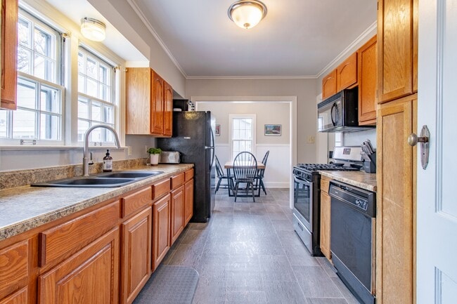 Foto del edificio - 302 E 19th St