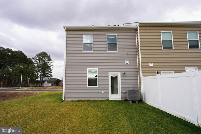 Building Photo - 1624 Severn St