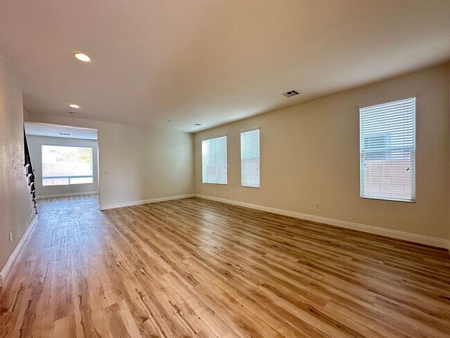 Foto del edificio - Bruce Woodbury Beltway & Charleston