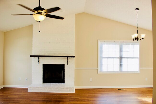 Building Photo - 45 Vixen Ln