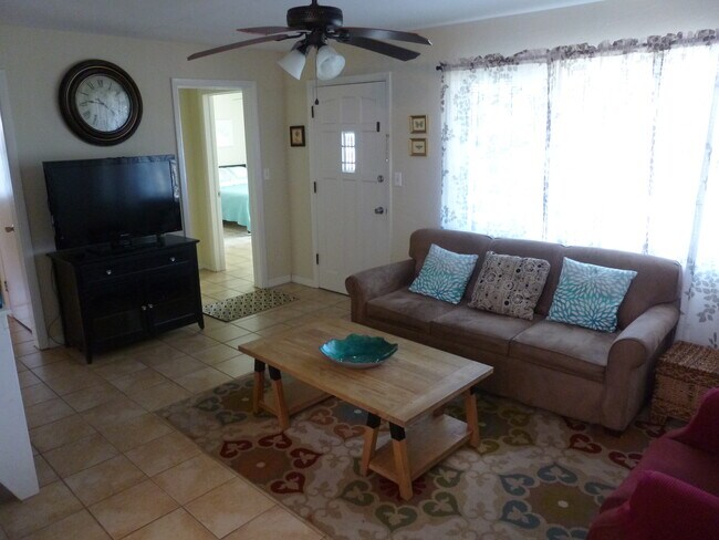 Living room reverse view - 212 Rockefeller Dr