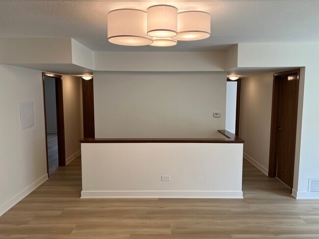 Foto del edificio - 2416 W Foster Ave