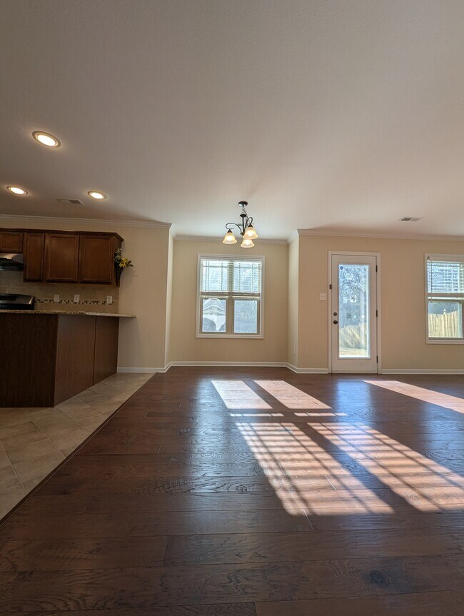 Foto del edificio - 1533 Yarnell Station Blvd