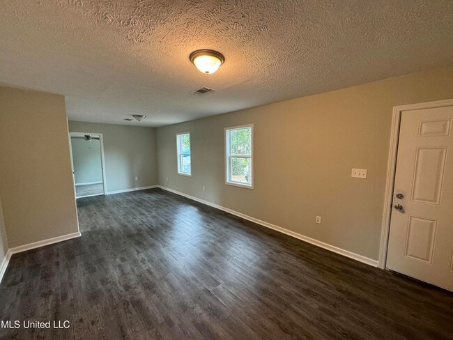 Building Photo - 742 Montclair Pl