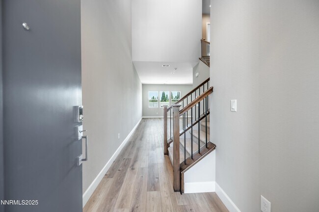 Building Photo - 1517 Golf Club Dr