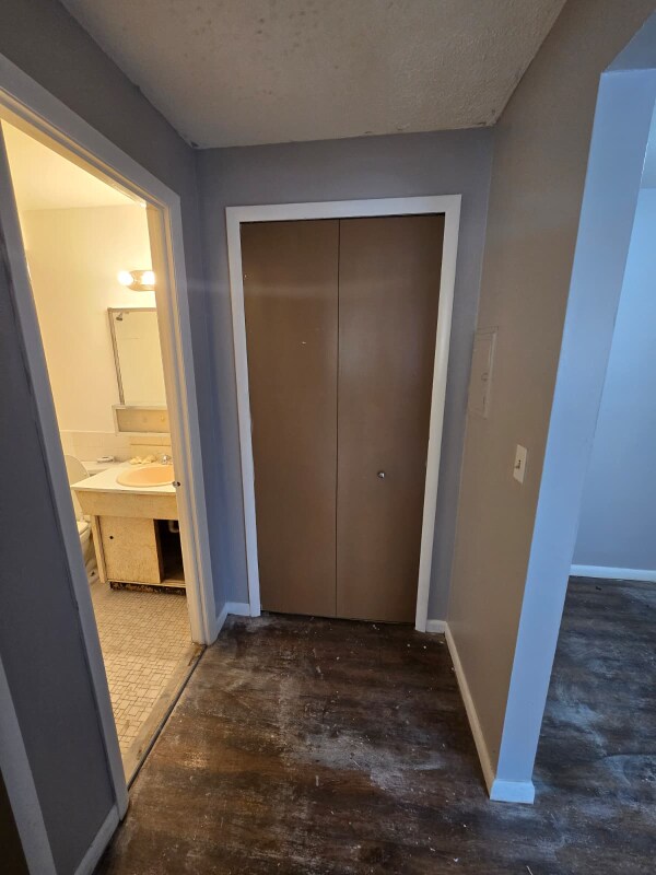 Foto del edificio - 1885 Taylor Rd